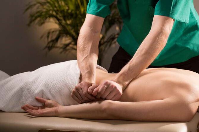 Masaje del paciente con osteocondrosis